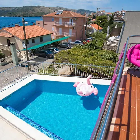 Pinky-2 By Interhome Daire